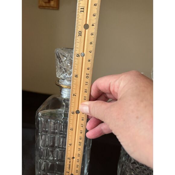 2 Glass Decanters - Picture 8 of 8